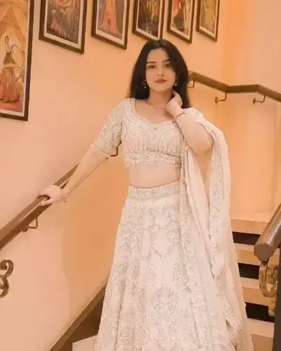 Escort Hindoli
